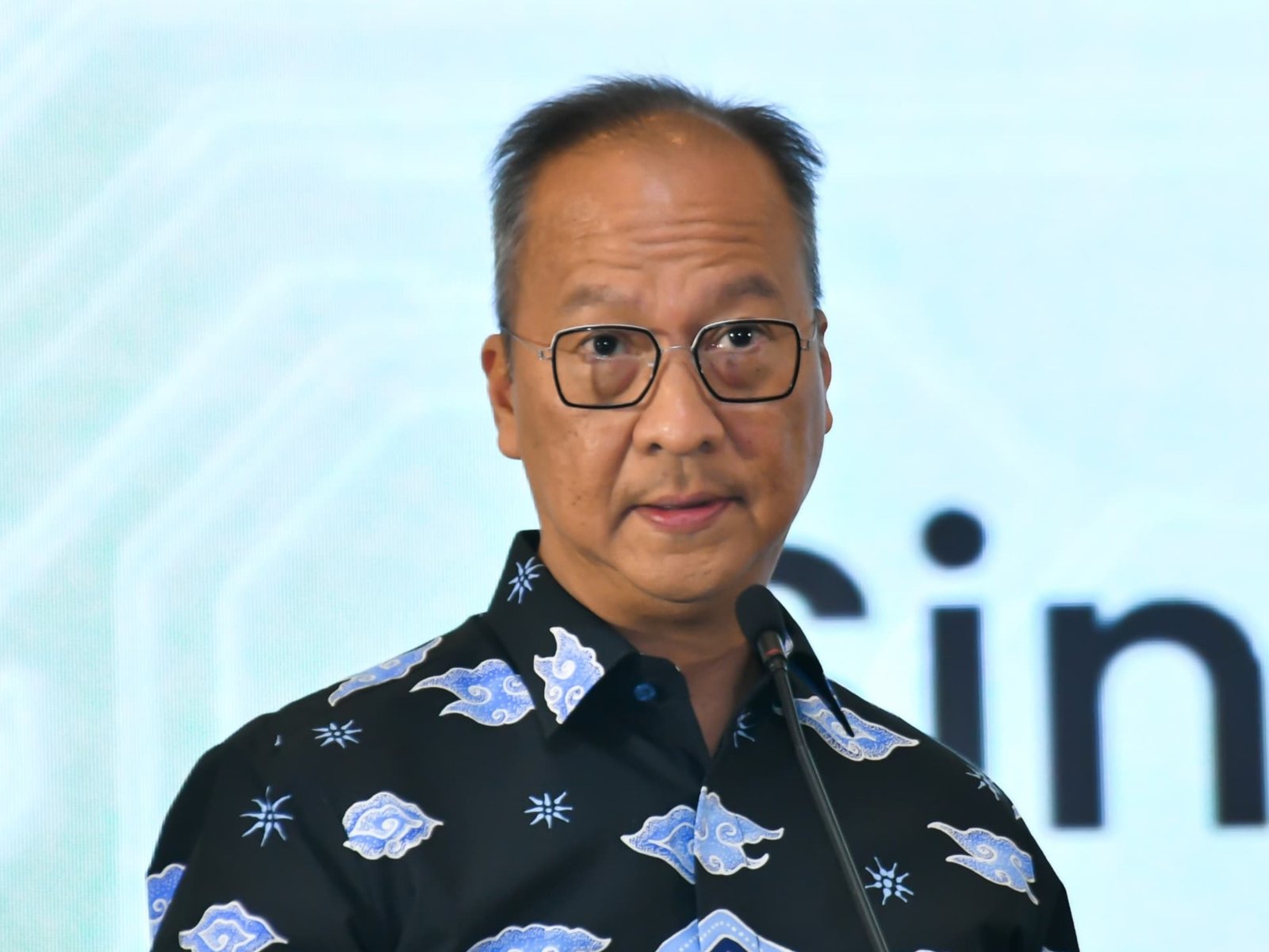 Menteri Perindustrian (Menperin), Agus Gumiwang Kartasasmita ketika membuka Rapat Kerja Tim Nasional Peningkatan Penggunaan Produk Dalam Negeri (P3DN) di Jakarta pada Selasa (8/10/2024)./ foto: Humas Kemenperin