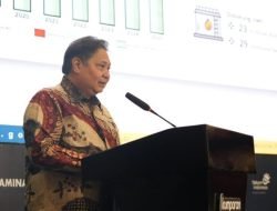 Merangkap Jadi Menaker, Airlangga Godok Upah Minimum 2025