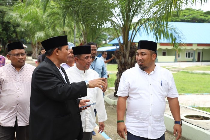 Pj Bupati Aceh Besar Muhammad Iswanto SSTP MM bersama sejumlah Kepala OPD disambut Pimpinan Ponpes Gontor 8 Aceh Tgk H.M Husni Kamil Djaelani M.Ag, di Pondok Modern Gontor Kampus 8 Darul Amien, Meunasah Baro, Kecamatan Seulimum, Aceh Besar, Sabtu