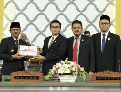 DPRK Banda Aceh Gelar Paripurna Penyerahan Raqan APBK 2025