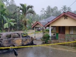 Pendukung Paslon SAH Diteror, Satu Unit Mobil Hangus Terbakar
