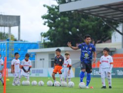 Pegadaian Bersama Persiraja Gelar Coaching Clinic di Banda Aceh