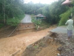 Jembatan Lawe Sikap Putus Total Akibat Banjir