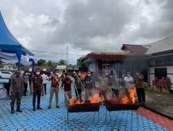 Kejari Simeulue Musnahkan BB Perkara Pidana Umum