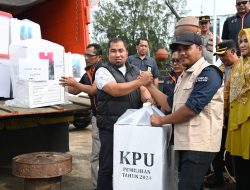Pj Bupati Aceh Besar Lepas Logistik Pilkada untuk Kecamatan Pulo Aceh