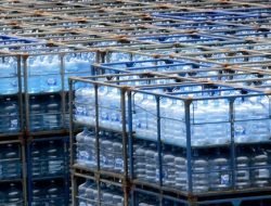 Cuma Karena Air Galon Jutaan Warga Kelas Menengah RI Jatuh Miskin