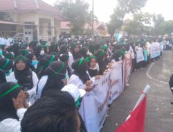 Ribuan Honerer Guru,Teknisi dan Tenaga Kontrak Gruduk Gedung DPRK Aceh Selatan