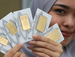 Harga Emas Antam Turun Drastis
