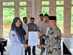 Serahkan SK, Kepala Kemenag Abdya Ingatkan Pegawai Tentang Regulasi