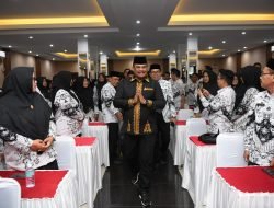 Pj Gubernur Safrizal: Pengabdian Guru Tak Bisa Diukur