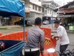 Angkut Road Barrier dengan Becak, Dishub Abdya Minim Fasilitas?