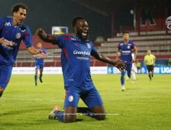 Arema FC Bangkit Dan Kalahkan PSS