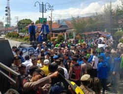 Gerakan Aliansi Mahasiswa Bersatu Aceh Tenggara Gelar Aksi Unjuk Rasa di Depan Gedung DPRK