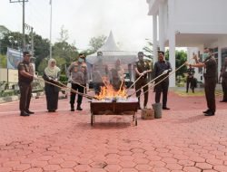 Kejari Aceh Besar Musnahkan Air Soft Gun Taurus