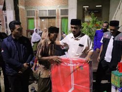 Pemkab Aceh Besar Serahkan Bantuan Masa Panik untuk Korban Kebakaran di Kuta Baro
