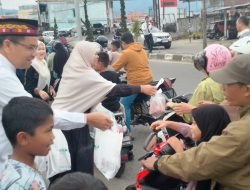 Dalam 2 Menit, 400 Paket Takjil Ludes Dibagikan Bank Aceh Syariah di Takengon