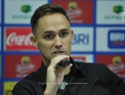 Persebaya Bersiap Hadapi PSM, Munster Tekankan Konsistensi