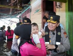 Kapolda Riau Tinjau Warga Terdampak Banjir