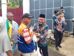 PN Banda Aceh Bagikan Sembako ke Warga Sekitar