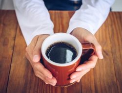 Minum Kopi Saat Sahur Sebaiknya Dihindari Karena Efek Samping Ini