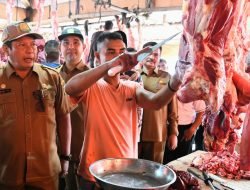 Hadapi Ramadhan, Plt Sekda Aceh Besar Pantau Harga Kebutuhan Pokok di Pasar Induk Lambaro