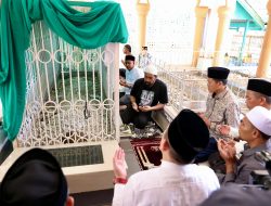 Mualem ke Labuhan Haji, Silaturahmi dengan Abuya Amran dan Ziarah Makam Abuya Muda Waly
