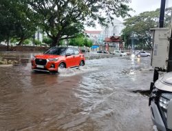 Jalan Banda Aceh Tergenang Banjir