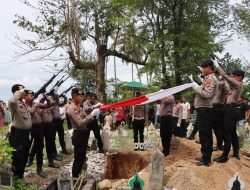 Polres Aceh Selatan Gelar Pemakaman Kedinasan untuk Aipda Teguh Arianto
