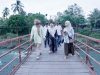 Ketua TP PKK Aceh Tinjau Lokasi Jembatan Krueng Sawang yang Ambruk, Direncanakan Segera Dibangun Kembali