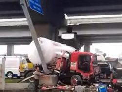 Truk Tangki Gas Kecelakaan, Melintang di Jalan