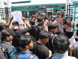 Polres Aceh Barat Lakukan Pengamanan Aksi Damai Mahasiswa Desak Evaluasi Kemenag