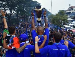 Titik Akhir Pawai Juara Persib di Gedung Sate
