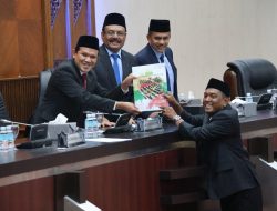 Wagub Hadiri Rapat Penyampaian Rekomendasi DPRA Terkait LKPJ 2024, Siap Tindaklanjuti