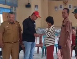 Endra Gunawan Salurkan BLT Dana Desa kepada 7 KPM di Pekon Padang Dalom