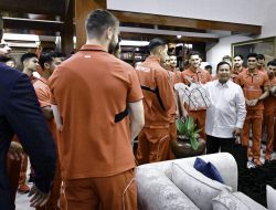 Presiden Prabowo Sambut Timnas Indonesia dengan Hangat di Kertanegara
