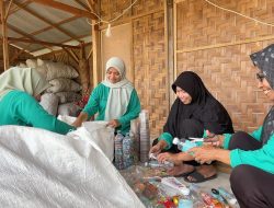 Upaya Bank Sampah Generasi Millenial Bersihkan Sampah Plastik  di Kawasan Wisata Lampuuk