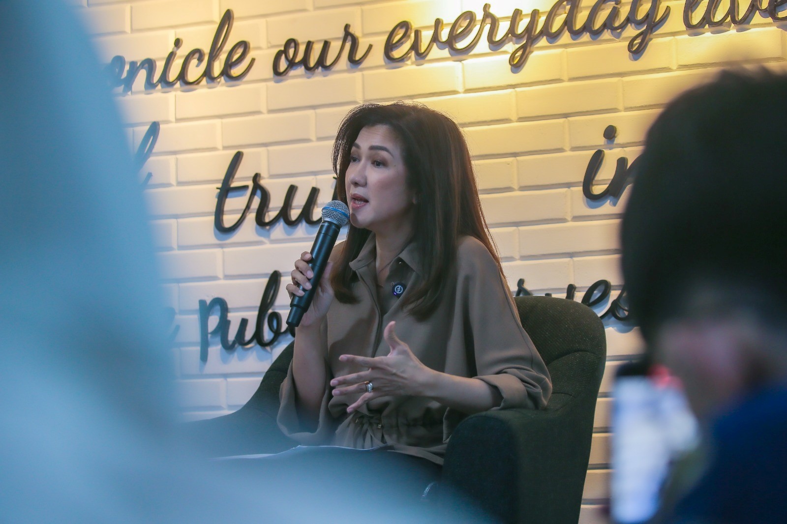 Direktur Jenderal Komunikasi Publik dan Media (Dirjen KPM) Kementerian Komunikasi dan Digital (Kemkomdigi) Fifi Aleyda Yahya menegaskan, di tengah disrupsi itu pemerintah terus mendukung industri media melalui regulasi yang adaptif dan program peningkatan kapasitas. Hal itu disampaikannya saat Ngopi Bareng Kemkomdigi di Jakarta, Jumat (13/6/2025). Foto: Agus Siswanto Ditjen KPM Kemkomdigi
