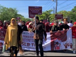 Tim SLB TNCC Taklukkan 4,18 Km Rute Pawai Budaya HUT RI ke-80