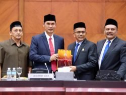 Plt Sekda Sampaikan Raqan RPJMA 2025-2029 di Rapat Paripurna DPRA