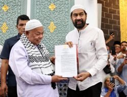 Gubernur Aceh Kukuhkan Abu Paya Pasi Sebagai Imam Besar Masjid Raya Baiturrahman 