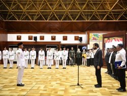 Mualem Kukuhkan Anggota Paskibraka Provinsi Aceh