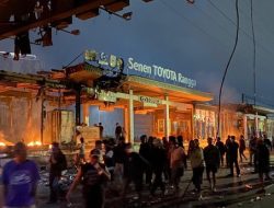 Massa Ricuh, Kini 5 Halte TransJakarta Terbakar dan Rusak