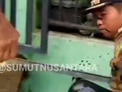 Lurah di Medan Didorong Warga sampai Tercebur Parit