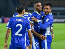 Bojan Hodak Bicara Peluang Persib Terbang di Asia