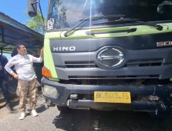 Wagub Sapa Supir Truk Pelat Luar Aceh di Puncak Gurutee, Beri Jajan Makan Siang