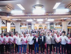 Mualem Lepas Kontingen Aceh Menuju PON Bela Diri