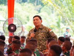 Kunjungi Yonif TP 857/GG, Menhan RI Tegaskan TNI Harus Dekat dengan Rakyat