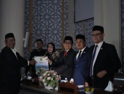 Listrik Padam, Anggota DPRK Laksanakan Sidang Paripurna Dalam Gelap