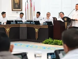 Negara Ambyar Bila Menteri Tak Setia pada Rakyat