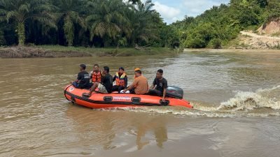 Brimob Polda Aceh Lakukan Pencarian Warga yang Hanyut di Sungai Lae Kombih